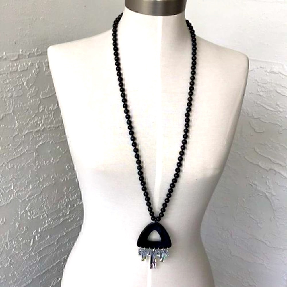 Nest Pearls Swarovski crystals. necklace France